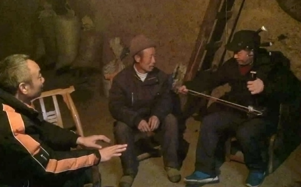 漢江師范學院校領導精準扶貧與鄉親同吃同樂同勞動