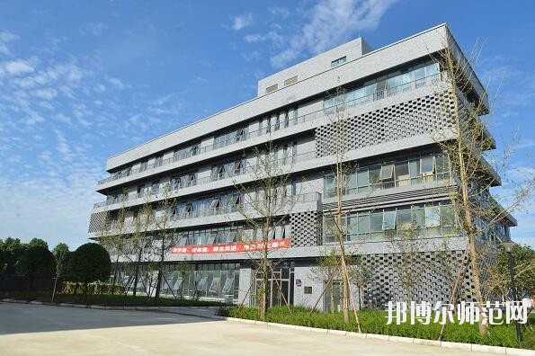 成都青蘇職業幼兒師范中專學校2018年報名條件、招生對象