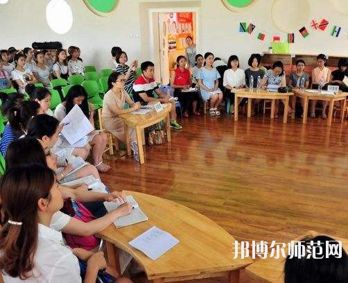 十堰2020年中專幼師學(xué)?？梢钥即髮? width=